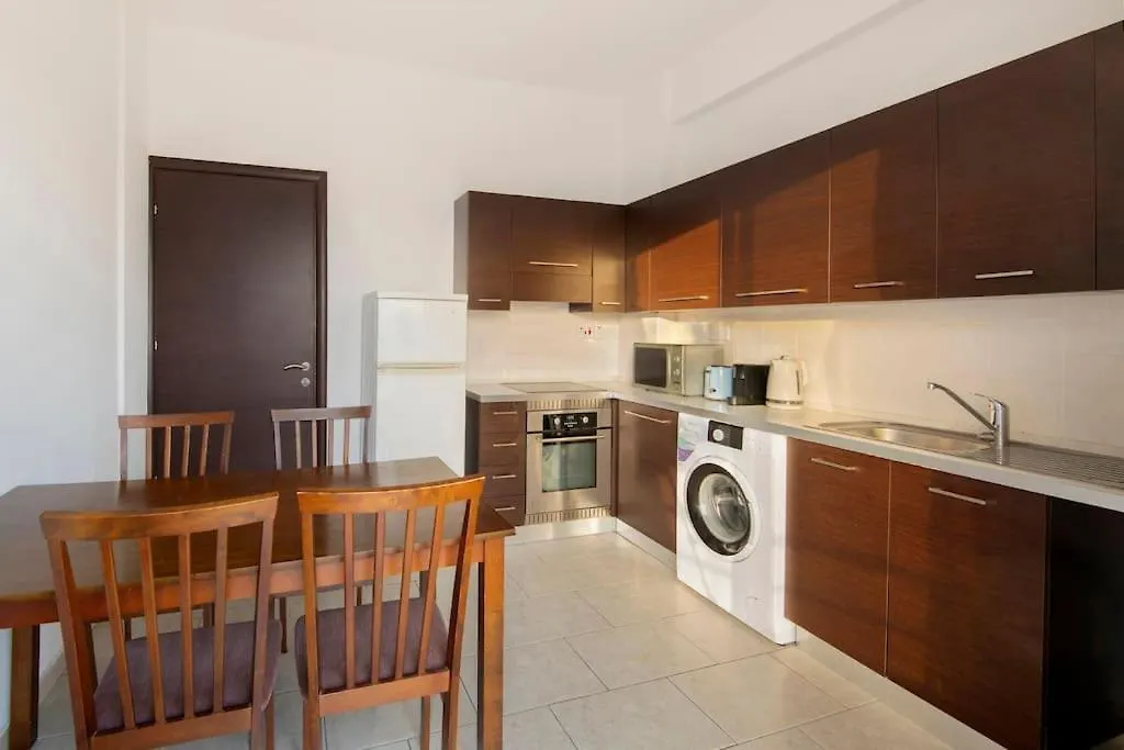 City Center Top Floor Big Balcony 2Br Close To The Beach Larnaca Chypre