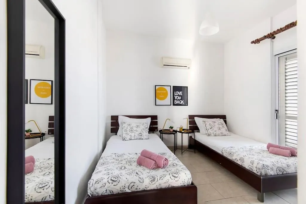 City Center Top Floor Big Balcony 2Br Close To The Beach Larnaca Appartement