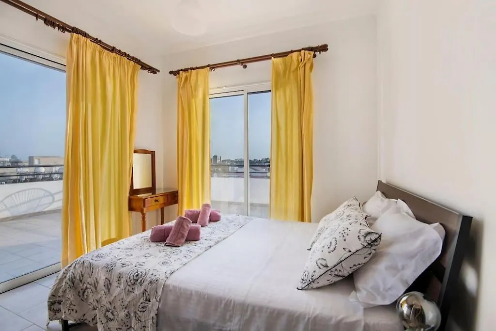 City Center Top Floor Big Balcony 2Br Close To The Beach Larnaca