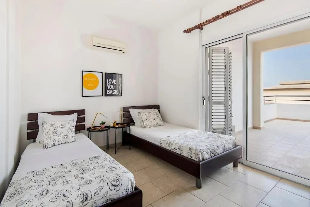 Appartement City Center Top Floor Big Balcony 2Br Close To The Beach Larnaca
