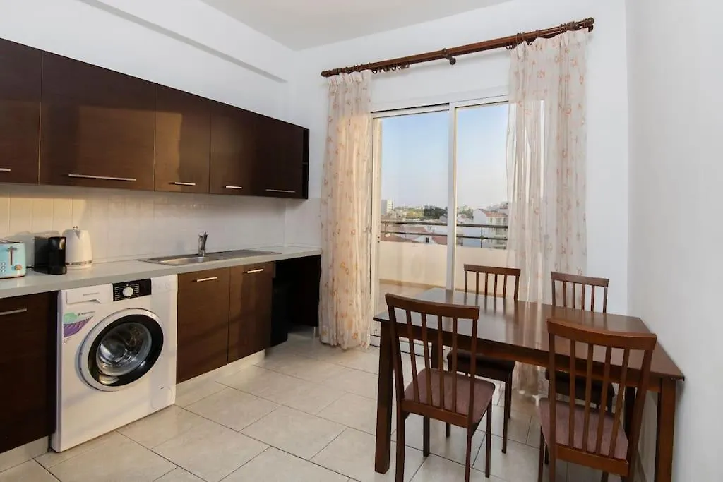 Appartement City Center Top Floor Big Balcony 2Br Close To The Beach Larnaca