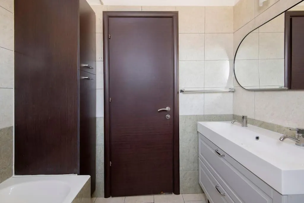 Appartement City Center Top Floor Big Balcony 2Br Close To The Beach Larnaca